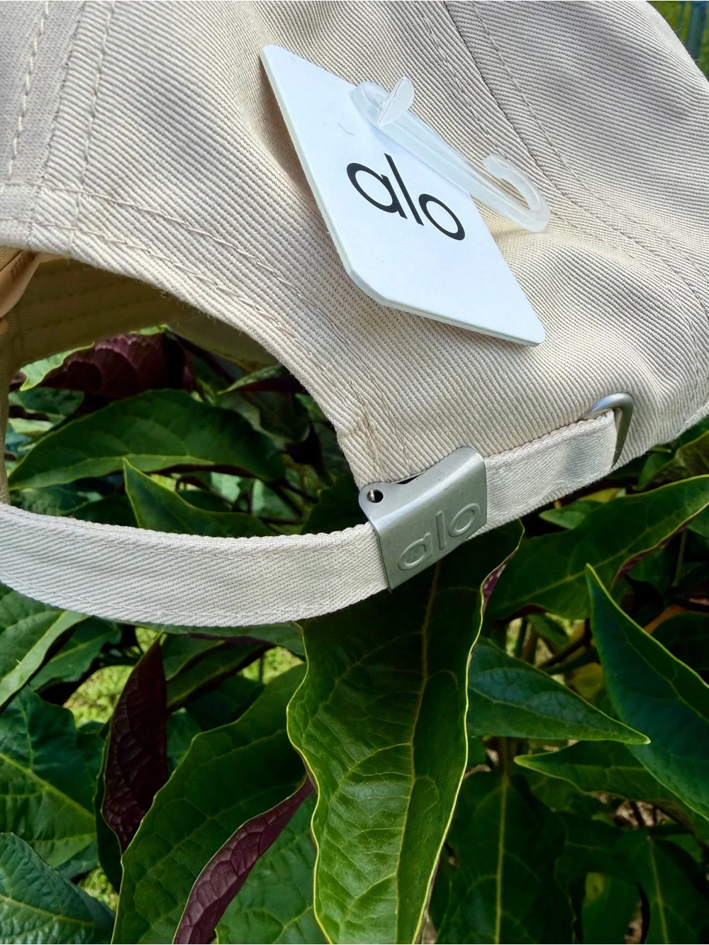 ALO Yoga Light Cream Logo Baseball Cap Unisex